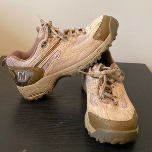 New Balance 643 Abzorb Suede Hiking Running Shoes Brown Womens Size 8 1/2